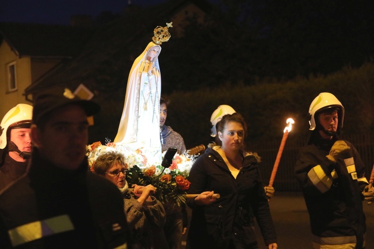 Różańcowa procesja fatimska w Czechowicach-Dziedzicach