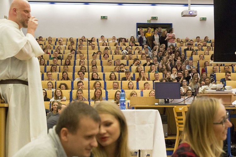 O. Szustak na SGGW. Sześć i pół rady na szczęśliwe małżeństwo