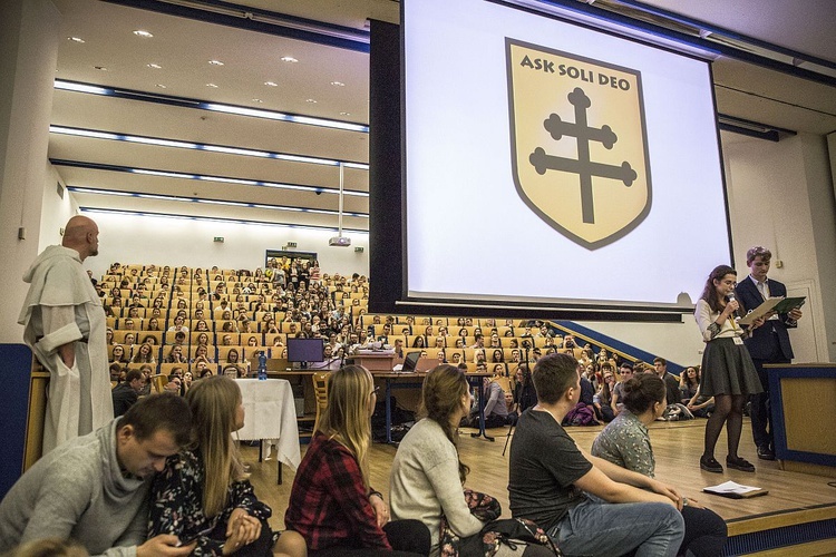 O. Szustak na SGGW. Sześć i pół rady na szczęśliwe małżeństwo