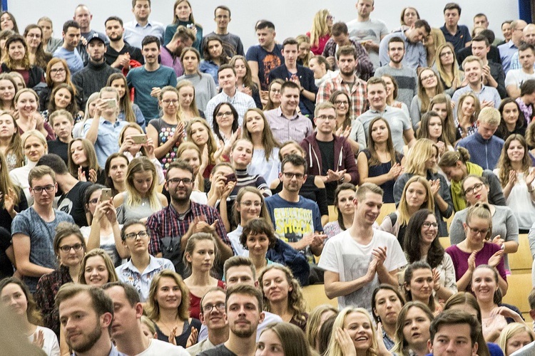 O. Szustak na SGGW. Sześć i pół rady na szczęśliwe małżeństwo