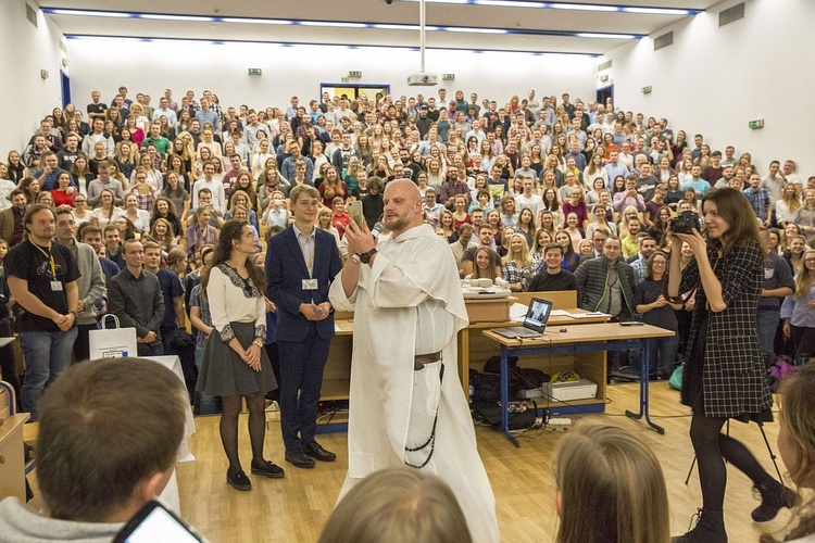 O. Szustak na SGGW. Sześć i pół rady na szczęśliwe małżeństwo