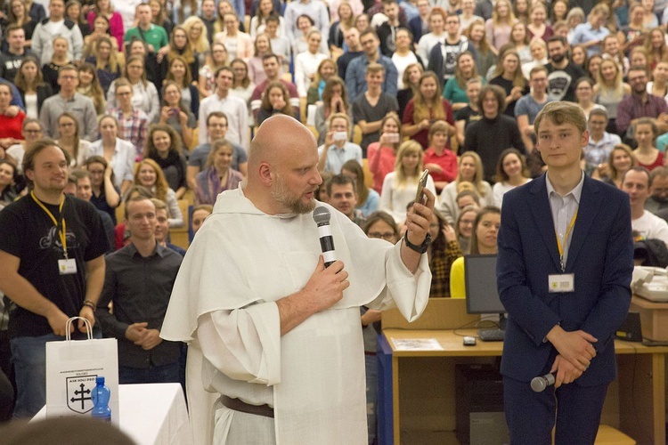 O. Szustak na SGGW. Sześć i pół rady na szczęśliwe małżeństwo