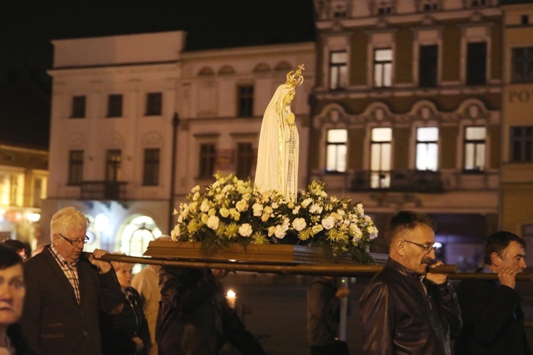 Poświęcenie figury MB Fatimskiej u św. Marii Magdaleny w Cieszynie