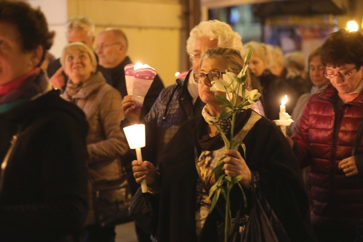 Poświęcenie figury MB Fatimskiej u św. Marii Magdaleny w Cieszynie