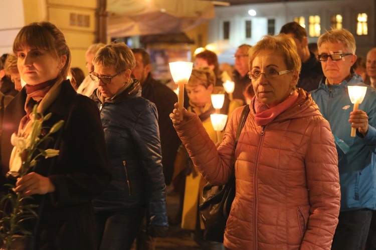 Poświęcenie figury MB Fatimskiej u św. Marii Magdaleny w Cieszynie