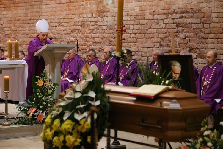 Pożegnanie bp. Wacława Świerzawskiego 