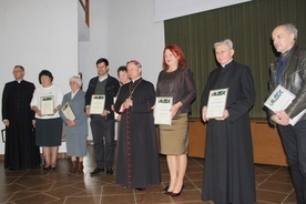 Bp Henryk Tomasik wręczył dyplomy z podziękowaniem za dotychczasową współpracę z Duszpasterstwem Rodzin
