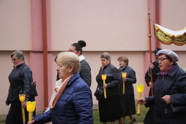 Wprowadzenie relikwii św. Jana Pawła II do parafii w Bobrownikach