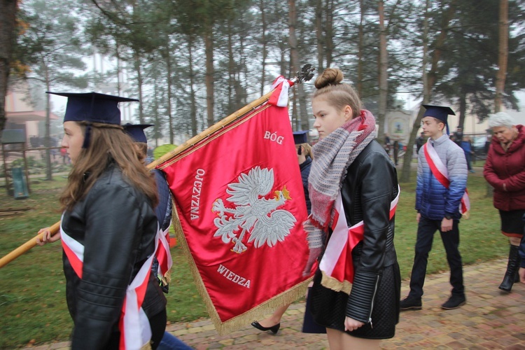 Wprowadzenie relikwii św. Jana Pawła II do parafii w Bobrownikach