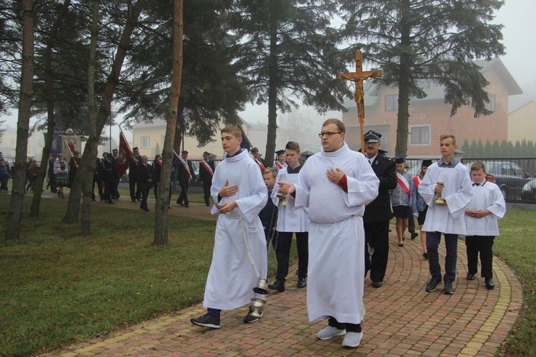 Wprowadzenie relikwii św. Jana Pawła II do parafii w Bobrownikach