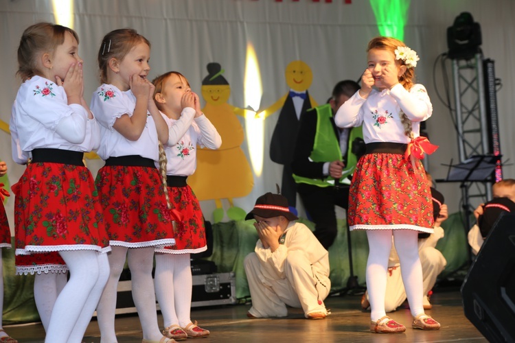 Parafialne spotkanie rodzin w Męcinie