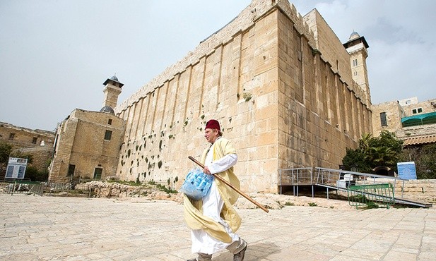 Wpisanie Starego Miasta i meczetu Ibrahima (a dla Żydów Grobu Patriarchów) w Hebronie na listę dziedzictwa UNESCO było jedną z kontrowersyjnych decyzji tej ONZ-owskiej organizacji.
