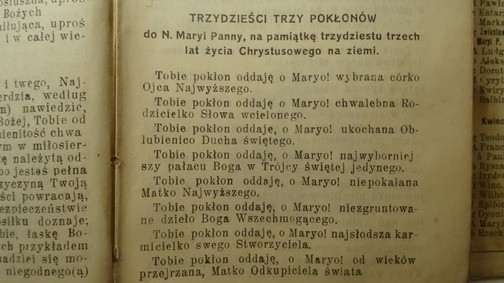 Trzydzieści trzy pokłonów