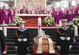 W uroczystościach uczestniczyło 5 biskupów, wśród nich wywodzący się z diecezji abp Mirosław Adamczyk, nuncjusz apostolski w Panamie. 