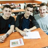 ▲	Paweł Żyła, Mateusz Jakubina i Paweł Grajczyk są ministrantami  już od prawie  10 lat. Zdecydowali się przyjechać na kurs ceremoniarza, żeby pomagać w przygotowaniu uroczystości i… zapobiegać zabawnym wpadkom.