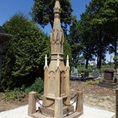 Kwesta na cmentarzu w Goźlicach