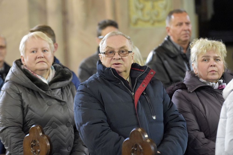 Nałożenie tunik i przyjęcie kandydatów do kapłaństwa