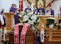 W ciągu ostatniego roku pożegnaliśmy kapłanów naszej diecezji. Na zdjęciu pogrzeb śp. ks. kan. Borysa Kroczka