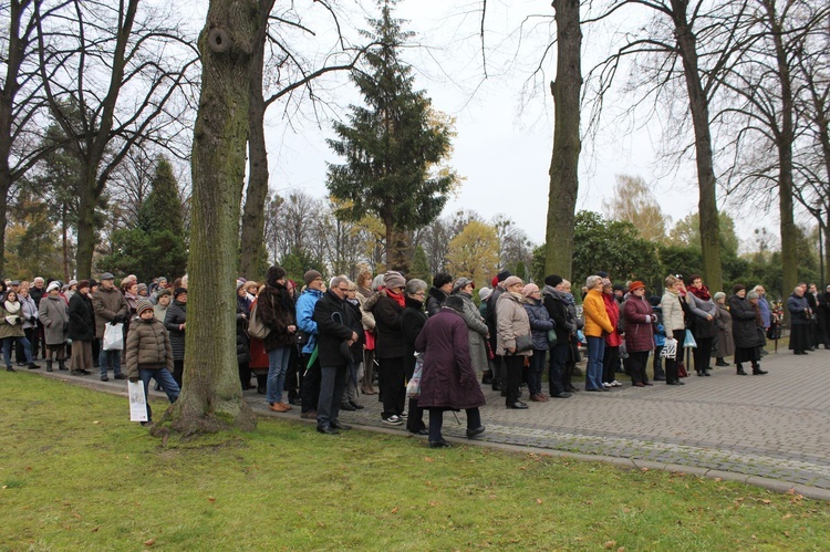 Nabożeństwo na cmentarzu Centralnym w Gliwicach