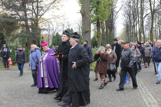 Nabożeństwo na cmentarzu Centralnym w Gliwicach