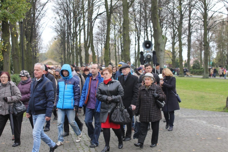 Nabożeństwo na cmentarzu Centralnym w Gliwicach