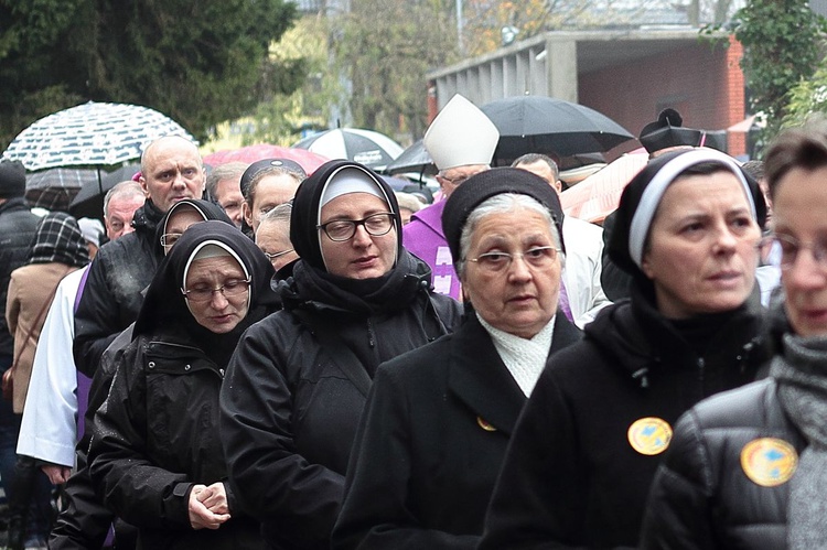 Obchody Wszystkich Świętych na cmentarzu komunalnym w Koszalinie