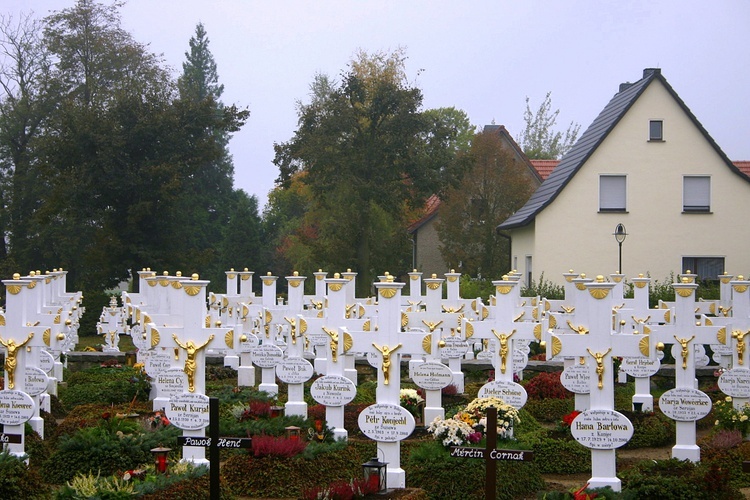 Cmentarz parafialny w łużyckiej Ralbicy