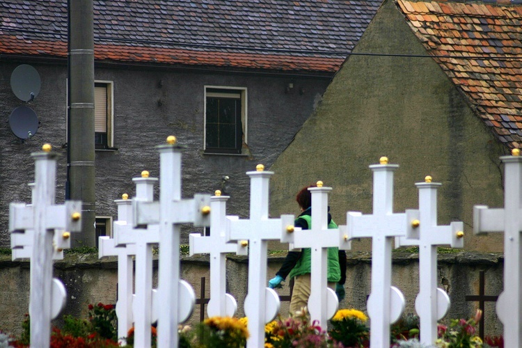 Cmentarz parafialny w łużyckiej Ralbicy