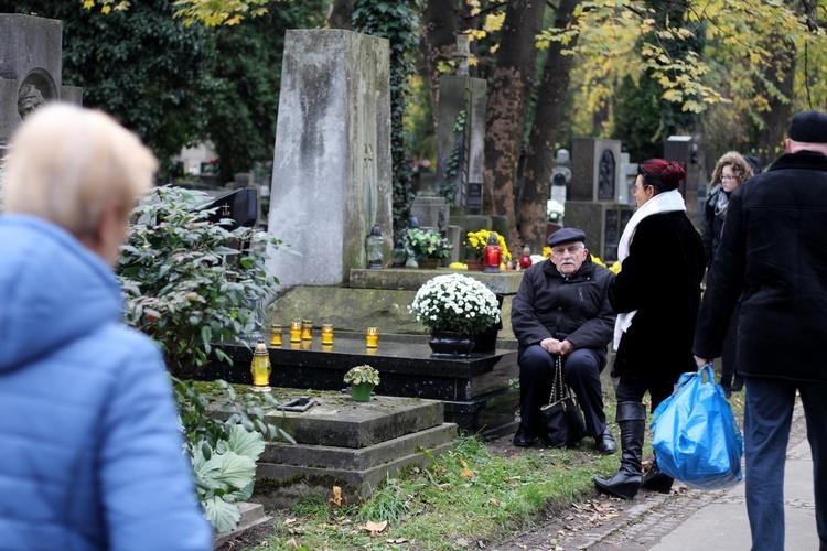 Uroczystość Wszystkich Świętych na cmentarzu Rakowickim