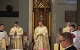 Na progu Eucharystii odbył się ingres abp. Grzegorza Rysia. 