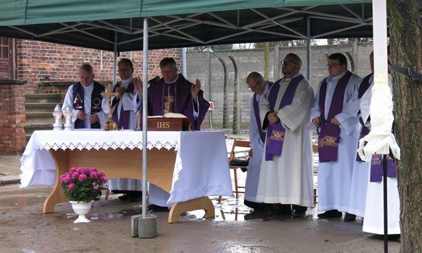 Zaduszki w Auschwitz