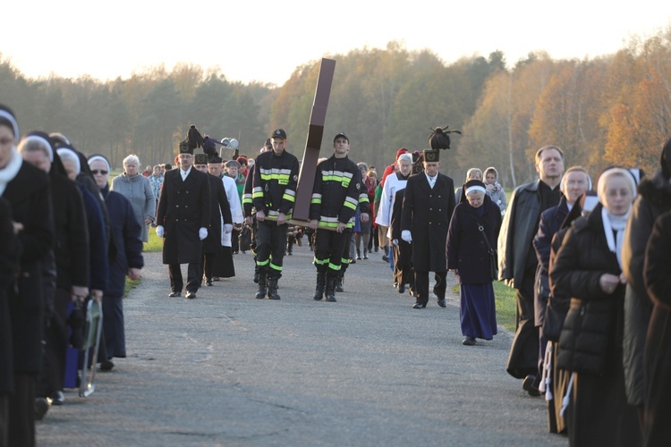 32. Droga Krzyżowa za zmarłych - w byłym KL Auschwitz-Birkenau - 2017