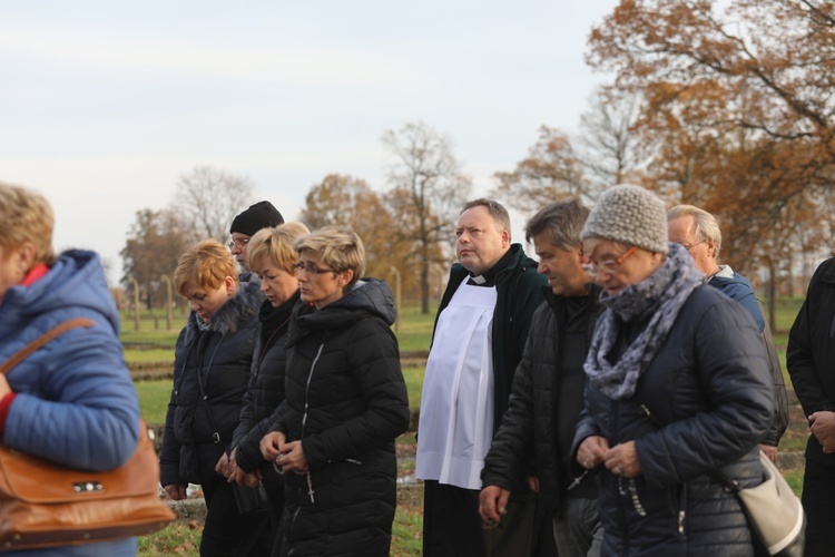 32. Droga Krzyżowa za zmarłych - w byłym KL Auschwitz-Birkenau - 2017