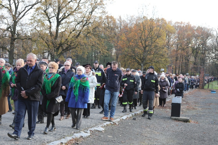 32. Droga Krzyżowa za zmarłych - w byłym KL Auschwitz-Birkenau - 2017