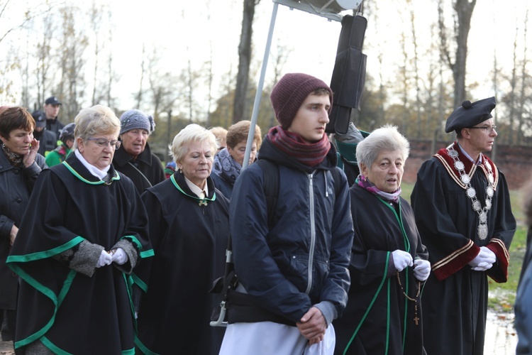 32. Droga Krzyżowa za zmarłych - w byłym KL Auschwitz-Birkenau - 2017