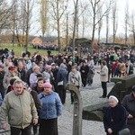 32. Droga Krzyżowa za zmarłych - w byłym KL Auschwitz-Birkenau - 2017