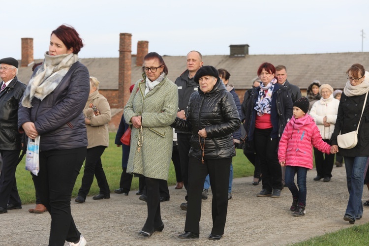 32. Droga Krzyżowa za zmarłych - w byłym KL Auschwitz-Birkenau - 2017