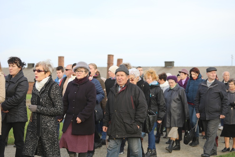 32. Droga Krzyżowa za zmarłych - w byłym KL Auschwitz-Birkenau - 2017