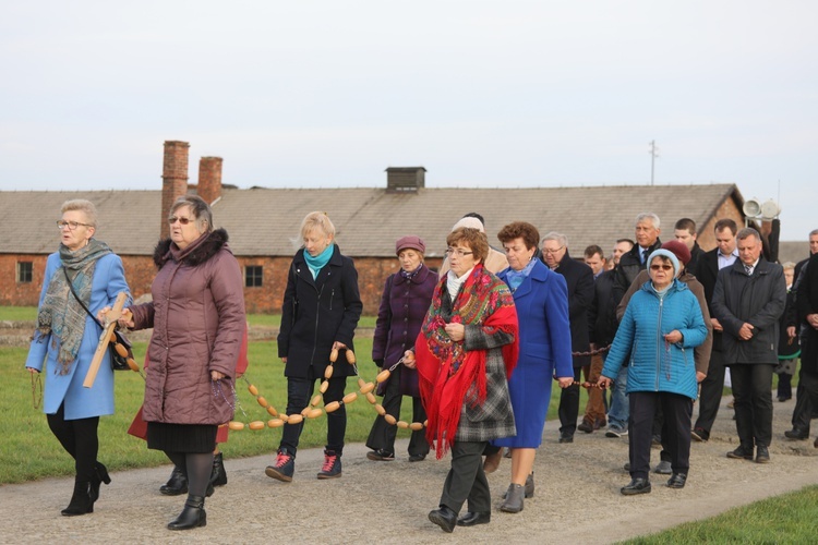 32. Droga Krzyżowa za zmarłych - w byłym KL Auschwitz-Birkenau - 2017