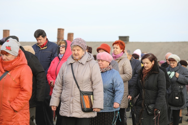 32. Droga Krzyżowa za zmarłych - w byłym KL Auschwitz-Birkenau - 2017