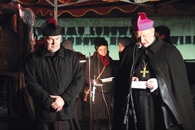 – Oddajmy cześć świętym, także tym, których nie znamy z kalendarzy liturgicznych, kanonizacji czy beatyfikacji. Ta modlitwa jest nam, wędrującym przez ziemię do Bożego królestwa, szczególnie potrzebna – mówił bp Wiesław.