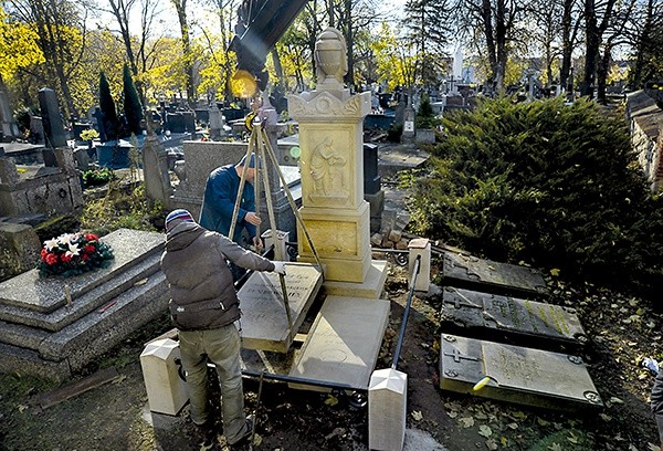 W tym roku odnowiono zabytkowy grobowiec rodziny Lissowskich na cmentarzu świętokrzyskim w Pułtusku.