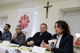 „Polska dla świata” – wspólny projekt Caritas i Stowarzyszenia „Pomoc Kościołowi w Potrzebie”