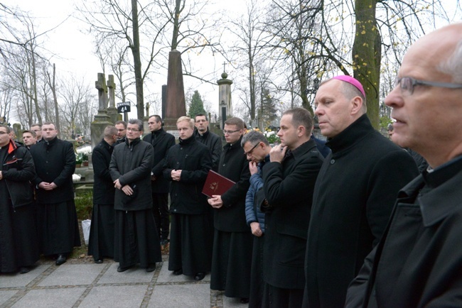 Modlitwa za zmarłych biskupów