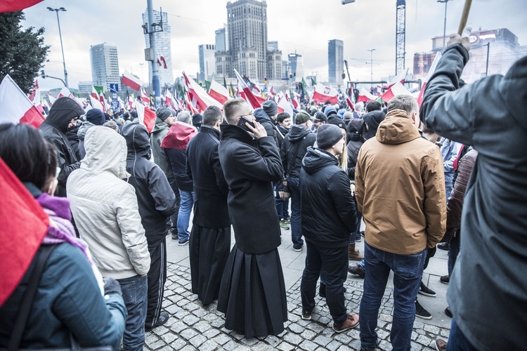 Tysiące flag pod hasłem "My chcemy Boga" 