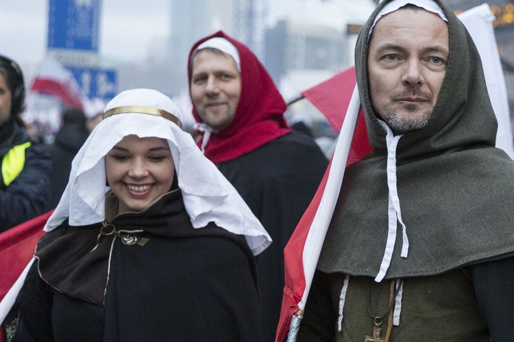 Tysiące flag pod hasłem "My chcemy Boga" 