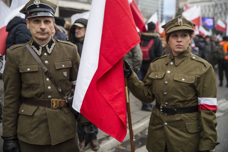 Tysiące flag pod hasłem "My chcemy Boga" 