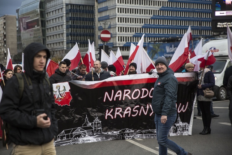 Tysiące flag pod hasłem "My chcemy Boga" 