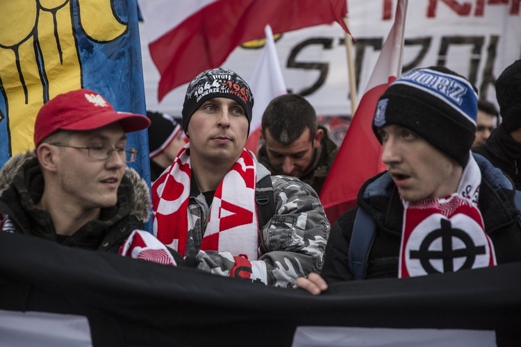 Tysiące flag pod hasłem "My chcemy Boga" 