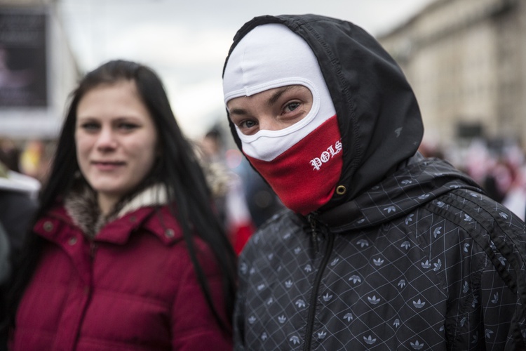 Tysiące flag pod hasłem "My chcemy Boga" 